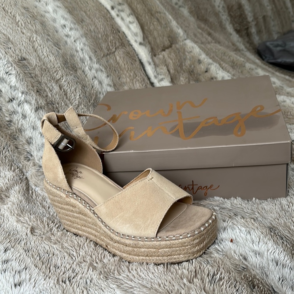 Crown Vintage Jaussie Brand New In Box size 9